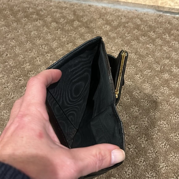 Chanel Authenticated Classic Interlocking CC Kisslock Caviar Leather Wallet - Picture 7 of 8